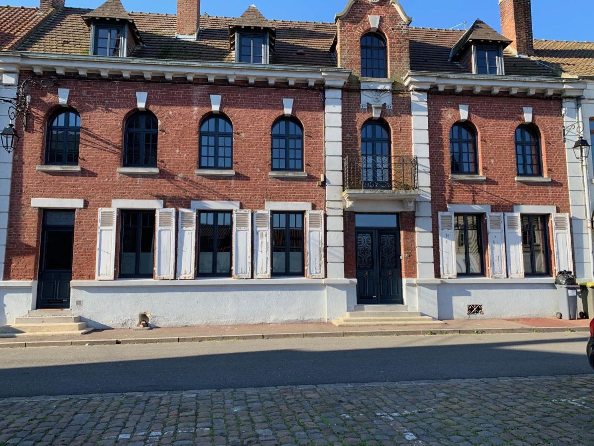 6 Place De La Detente Saint-Venant Exterior photo